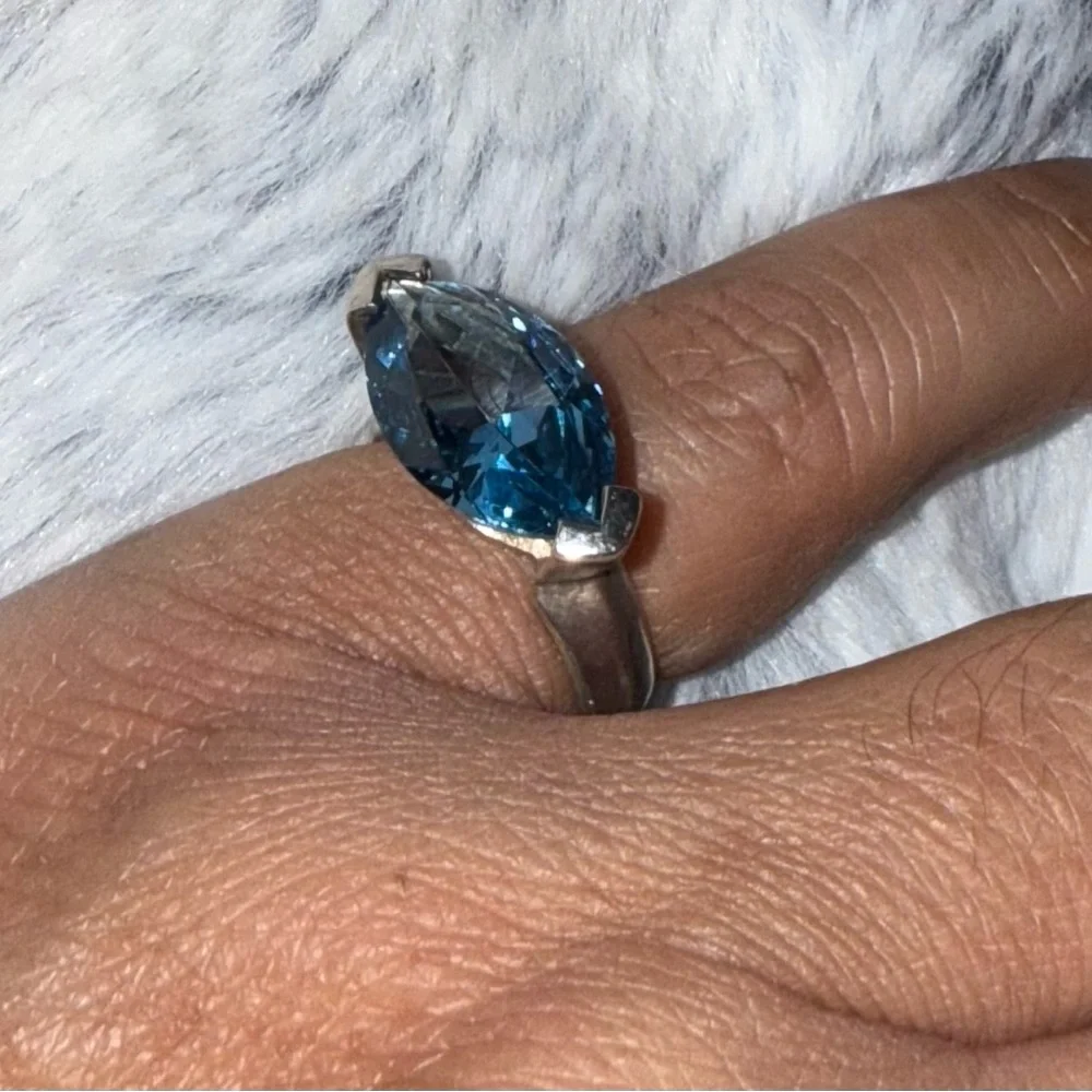 Elegant Marquise shaped Blue Stone Sterling Silver Ring approx 4 1/2-5 - Picture 1 of 13